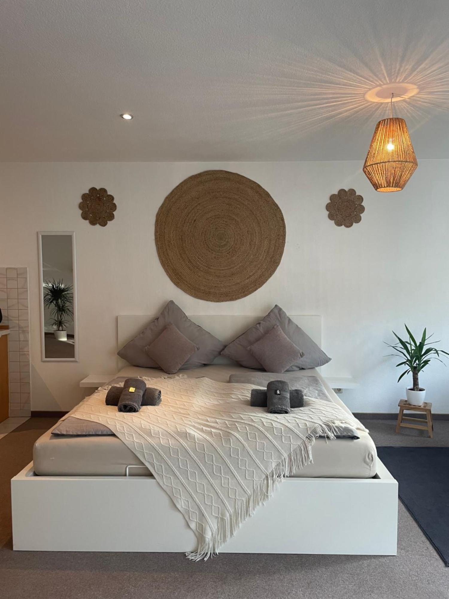 Kingsize Bett Boho Apartment Mit Tiefgarage Naehe Salzburg Фрайлассинг Экстерьер фото